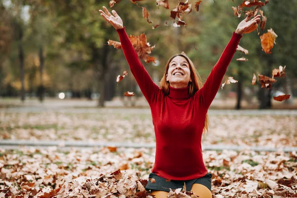 Young Woman Throwing Autumn Leaves Air Park — Stock Photo, Image