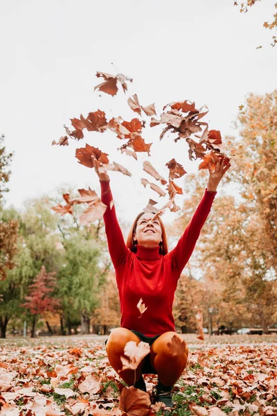 Young Woman Throwing Autumn Leaves Air Park — Stock Photo, Image