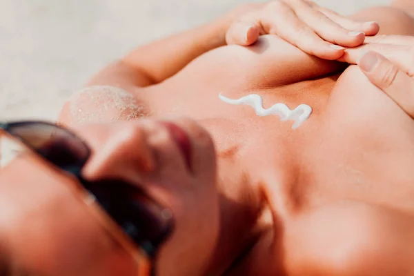 Hippie Young Ginger Woman Sunbathing Topless Beach Using Suntan Cream — Stock Photo, Image