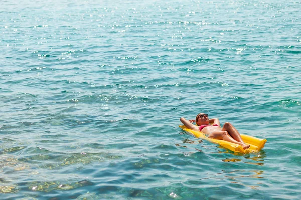 Young Woman Floating Mattress Sea — Stock Photo, Image