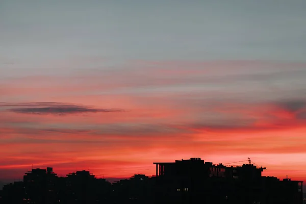 Auringonlasku Kaupungin Yllä — kuvapankkivalokuva