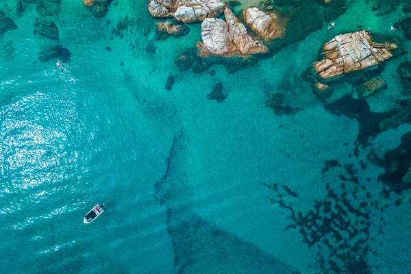 Flygfoto Över Den Klippiga Kusten Vid Havet — Stockfoto