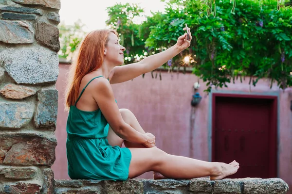 Young Tourist Woman Taking Selfie Greek Village — Stock Photo, Image