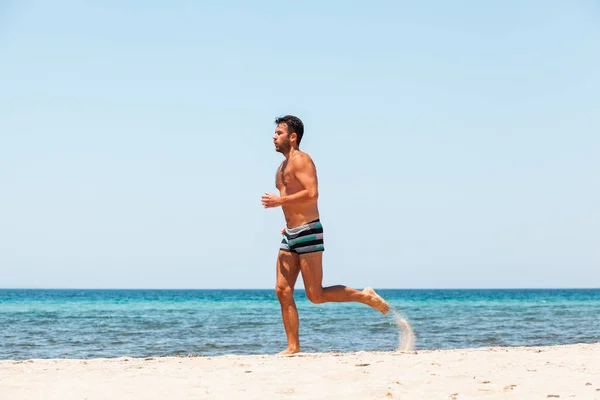 Stilig Ung Kör Stranden — Stockfoto