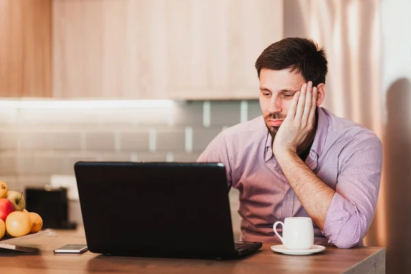 Young Businessman Working Laptop Home — Stock Photo, Image