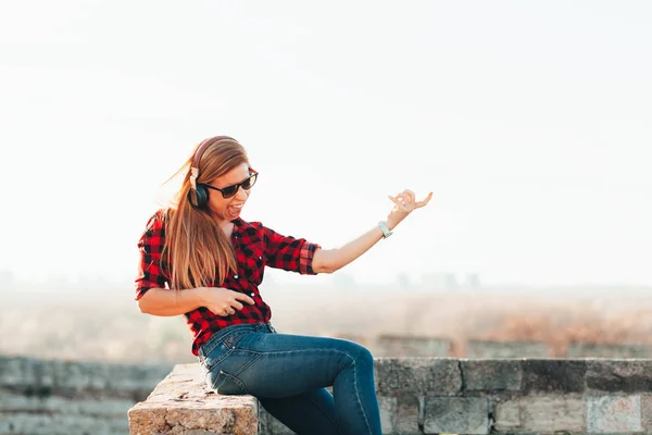 Young Woman Listening Music Headphones Playing Imaginary Guitar Outdoors — Stock Photo, Image