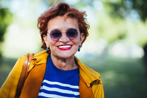 Portrait Mature Woman Walking Park — Stock Photo, Image