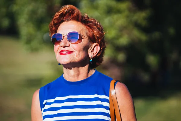 Portrait Mature Woman Walking Park — Stock Photo, Image