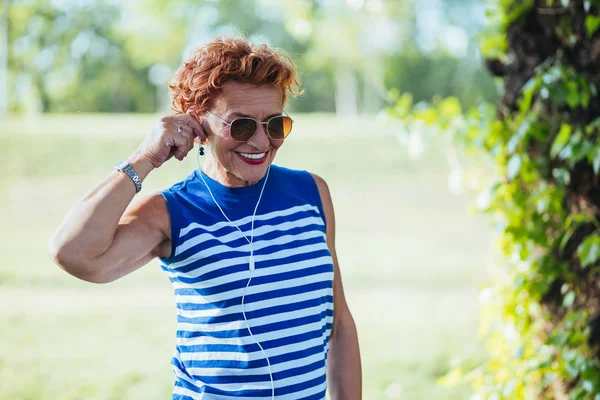 Mature Woman Listening Music Headphones Park — Stock Photo, Image