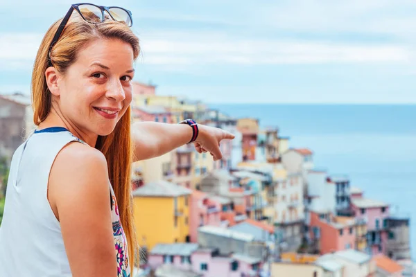 Young Woman Traveling Europe Cinque Terre Italy — Stock Photo, Image