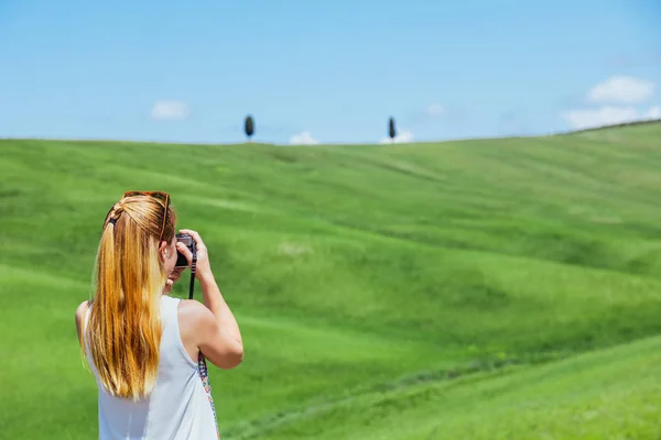 Mujer Joven Viajando Través Toscana Italia — Foto de Stock