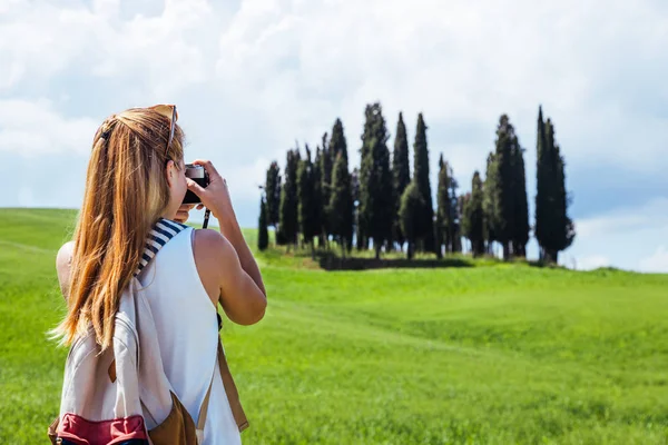 Mladá Žena Cestuje Toskánsku Itálie — Stock fotografie