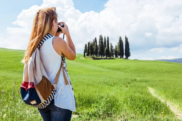 Mladá Žena Cestuje Toskánsku Itálie — Stock fotografie