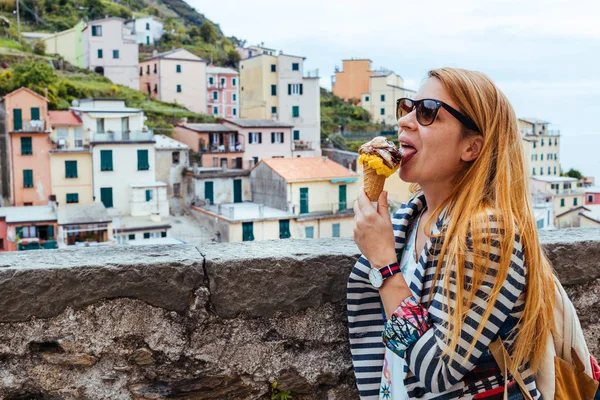 Young Woman Eating Icecream Manarola Cinque Terre Liguria Italy — Stock Photo, Image