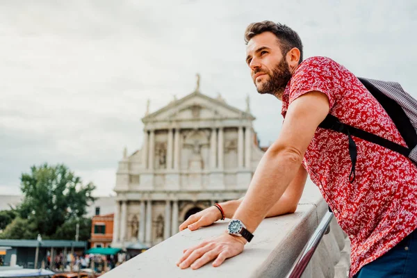 Joven Disfrutando Vista Desde Puente Venecia Italia — Foto de Stock