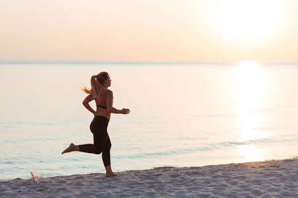 Young Woman Running Beach Sunset — Stock Photo, Image