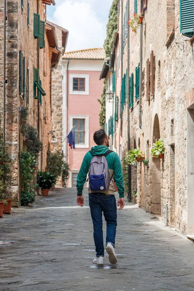 Young Traveler Walking Streets San Quirico Tuscany Italy — Stock Photo, Image