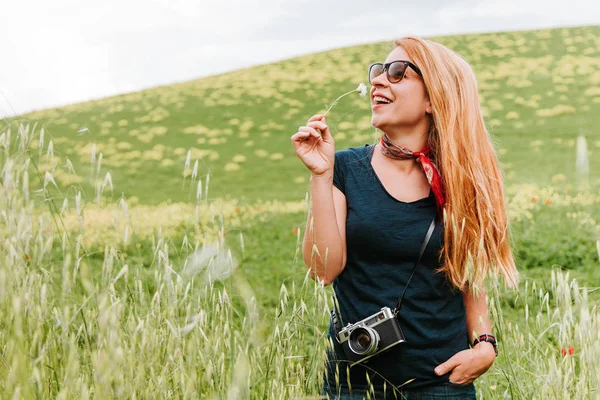 Young Woman Smelling Flower Field Springtime — Stock Photo, Image