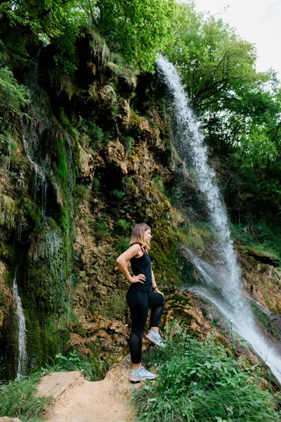 Young Female Nature Explorer Standing Waterfall — Stock Photo, Image