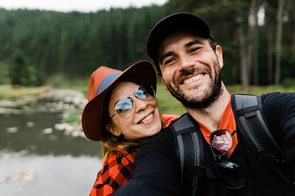 Selfie Young Couple Mountains River — Stock Photo, Image