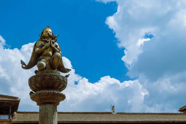 Statua Garuda Nel Gesto Della Mano Namaste Saluto Patan Durbar — Foto Stock