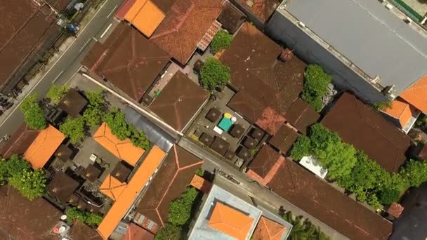 Αεροφωτογραφία πάνω από τους δρόμους στην Seminyk, Μπαλί — Αρχείο Βίντεο