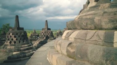 Borobudur Tapınağı stupas slayt
