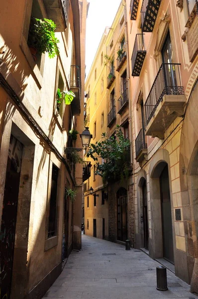 stock image Street of the Gothic quarter in Barcelona.