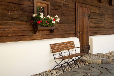 Çiftçi evinin ön kapısı.