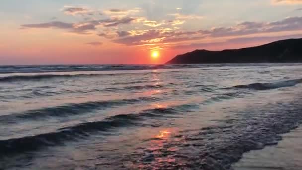 Západ slunce nad Jaderským mořem.Pohled z Durres, Albánie. — Stock video