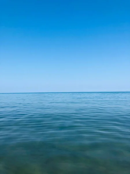 Durres yakınlarındaki Adriyatik Denizi 'ndeki dalgaları kapat. Arnavutluk — Stok fotoğraf