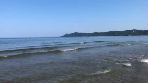 Onde ravvicinate sul mare Adriatico vicino a Durres.Albania — Video Stock