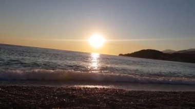 Vlore Arnavutluk 'ta Ioninan Denizi üzerinde güzel bir gün batımı.