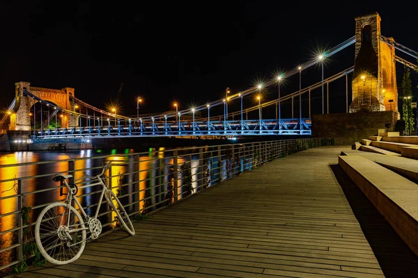 Wroclaw City på natten, Grunwaldzki Bridge, Polen, Europa Royaltyfria Stockbilder