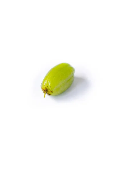 Jednotlivé Zelené Nažloutlé Averrhoa Bilimbi Izolované Bílém Pozadí — Stock fotografie
