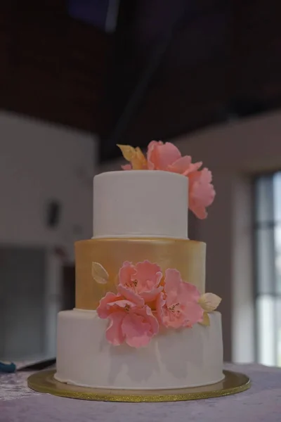 马来西亚吉隆坡 2020年2月16日 马来人婚礼 婚礼上这对新人的结婚蛋糕真漂亮 — 图库照片
