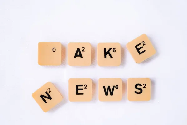 Kuala Lumpur Malaysia Mai 2020 Fake News Wort Auf Plastikfliesen — Stockfoto