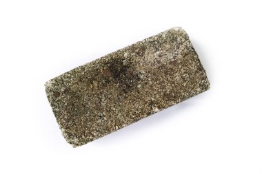 Gri tuğlanın üst açısı beyaz arkaplanda izole edildi