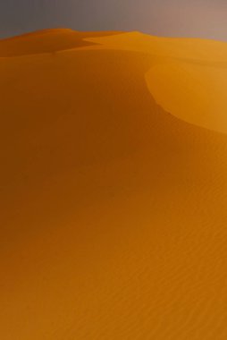 Fas - 28 Eylül 2019: Merzouga, Fas 'taki güzel çöl manzarası