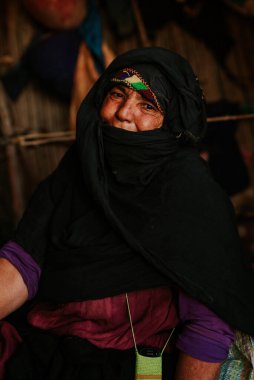 Fas - 28 Eylül 2019: Merzouga, Fas 'ta göçebe insanlar