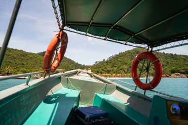 Terengganu, Malezya 'daki Redang Adası' ndaki tekneden adaya transparan..