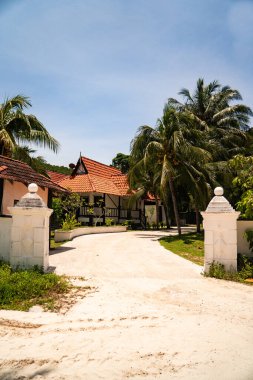 25 Eylül 2020, Redang Adası, Terengganu, Malezya: Tropikal konsepte sahip güzel beyaz klasik mimari bina