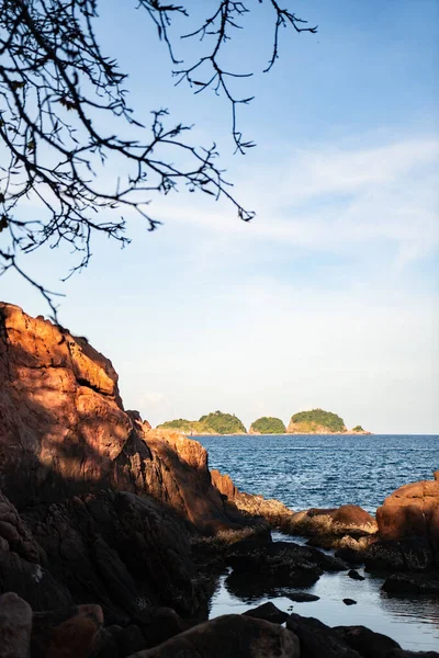 Long Beach Redang Adaları, Malezya 'da kristal berrak deniz suyuna sahip tropikal bir ada