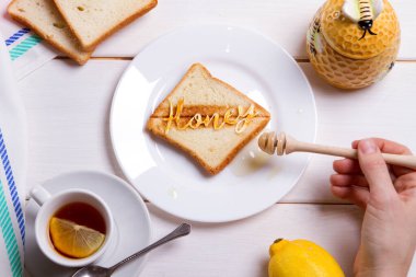 BREAKFAST KONSEPT ballı kızarmış ekmek tostu