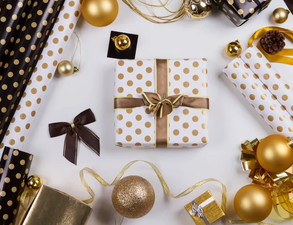 Процес Упаковки Новорічної Подарункової Коробки — стокове фото