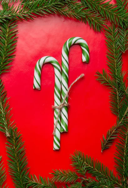 Karácsonyfa Cukornád Piros Háttérrel Újévi Téma Szöveg Helye — Stock Fotó