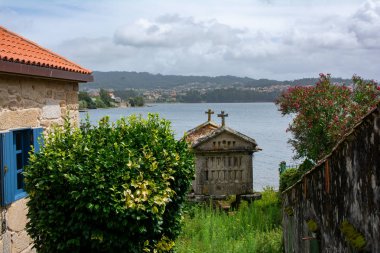 Çok güzel, eski bir kasaba..