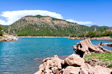 Güzel dağlar ve manzaralar.