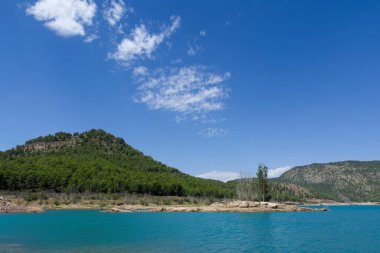 Güzel dağlar ve manzaralar.