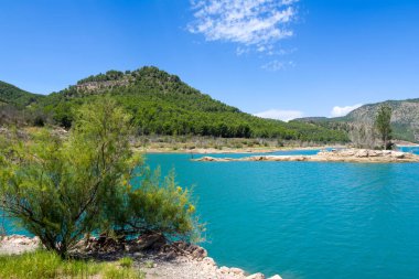 Güzel dağlar ve manzaralar.